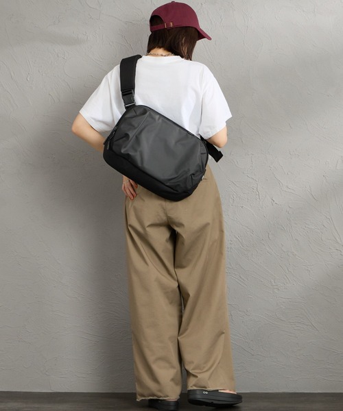 TECH SLING 3 斜背包