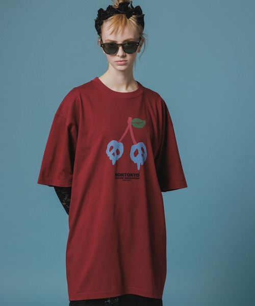 NON TOKYO(ノントーキョー)の「PRINT H/S BIG T-SHIRT(SCULL CHERRY)(Tシャツ/カットソー・レディース・ホワイト/ワインレッド/ブラック・FREE)」の3枚目の写真