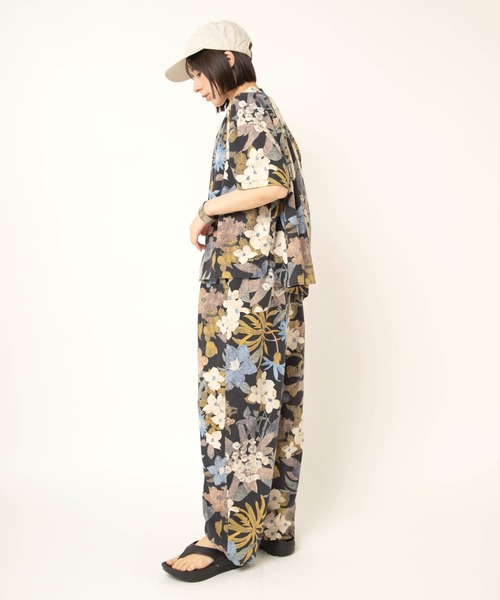 RNA-N（アールエヌエーエヌ）の「R4469 版画風フラワープリントパンツ（その他パンツ・レディース・キナリ/ブラック・FREE）」の5枚目の写真