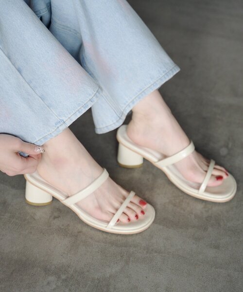 Kastane(カスタネ)の「【4色展開】カラバリサンダル(サンダル・レディース・ブラック/アイボリー/サンドベージュ/ミント・37/38/36)」の2枚目の写真