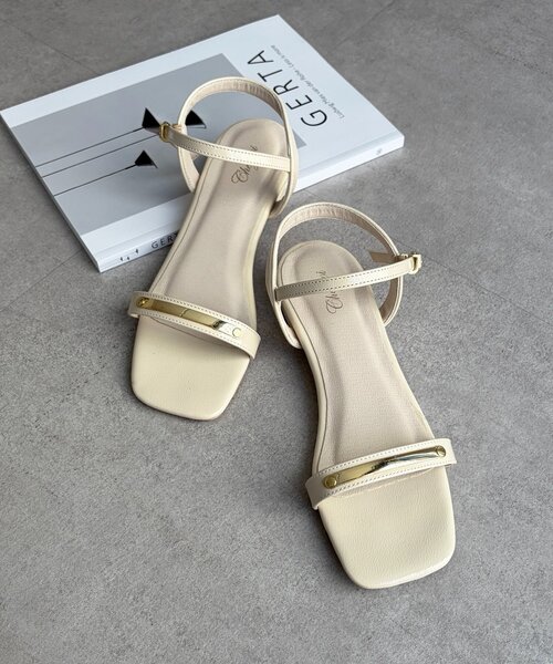 Chez toi（シェトワ）の「ゴールドプレートサンダル（サンダル・レディース・シルバー/ベージュ/ブラック・MEDIUM/LARGE）」の3枚目の写真