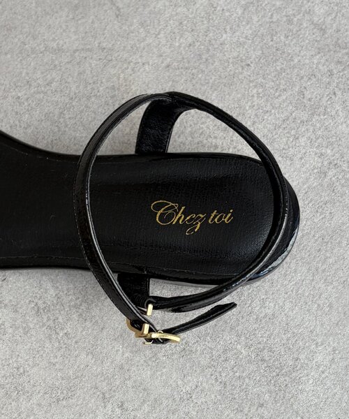 Chez toi（シェトワ）の「ゴールドプレートサンダル（サンダル・レディース・シルバー/ベージュ/ブラック・MEDIUM/LARGE）」の7枚目の写真