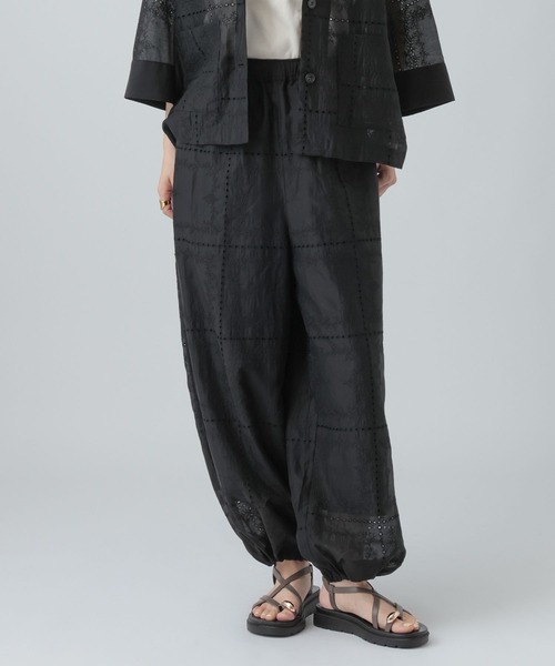 LEPSIM(レプシィム)の「オーガンジー刺繍パンツ 637639(その他パンツ・レディース・オフホワイト/ブラック・FREE)」の13枚目の写真