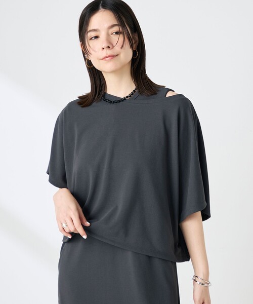 NOLLEY’S(ノーリーズ)の「《アンサンブル対応》ウォッシャブルイージーケアカノコケーププルオーバー(Tシャツ/カットソー・レディース・ブラック/チャコールグレー・FREE)」の1枚目の写真