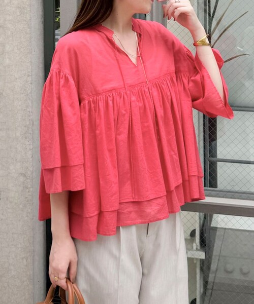 NOLLEY’S Sophi(ノーリーズソフィ)の「ウォッシャブルコットンティアードブラウス(シャツ/ブラウス・レディース・ピンク/ホワイト/ネイビー/サックスブルー・38)」の1枚目の写真