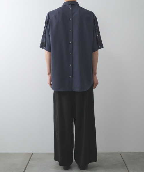 UJOH（ウジョー）の「【UJOH HOMME】Full Open Half Sleeve Shirt（シャツ/ブラウス・メンズ・クリーム/ネイビー・5/4）」の14枚目の写真