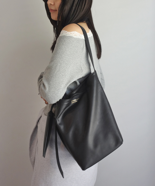 SLOBE IENA(スローブイエナ)の「《WEB限定/追加2》ANTONELLO MASI SLOBE別注 バケツバッグ LUANA(ショルダーバッグ・レディース・ブラック・FREE)」の13枚目の写真