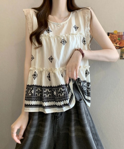 LUCPY(ラクピー)の「エスニック刺繍ティアードブラウス(シャツ/ブラウス・レディース・ブルー/ブラック/ホワイト・FREE)」の2枚目の写真