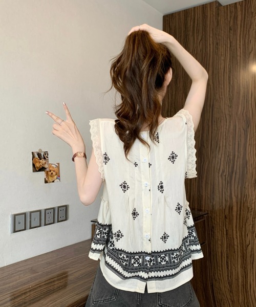 LUCPY(ラクピー)の「エスニック刺繍ティアードブラウス(シャツ/ブラウス・レディース・ブルー/ブラック/ホワイト・FREE)」の4枚目の写真