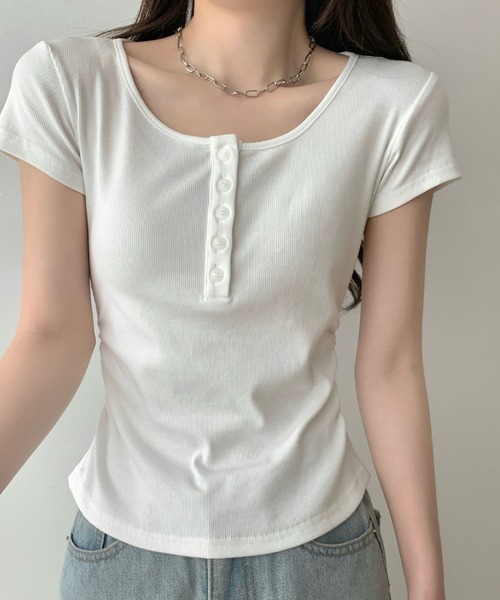 2ly2(トゥーリートゥー)の「リブ素材 ヘンリーネック 半袖カットソー フィットシルエット Tシャツ(Tシャツ/カットソー・レディース・グレー/ホワイト/ブラック・FREE)」の2枚目の写真
