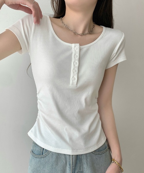 2ly2(トゥーリートゥー)の「リブ素材 ヘンリーネック 半袖カットソー フィットシルエット Tシャツ(Tシャツ/カットソー・レディース・グレー/ホワイト/ブラック・FREE)」の4枚目の写真