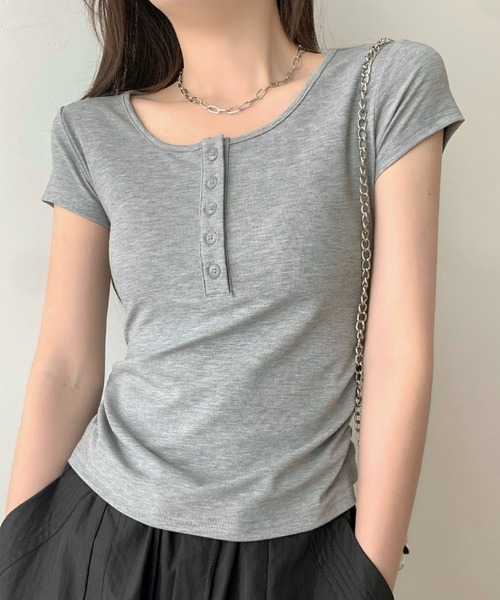 2ly2(トゥーリートゥー)の「リブ素材 ヘンリーネック 半袖カットソー フィットシルエット Tシャツ(Tシャツ/カットソー・レディース・グレー/ホワイト/ブラック・FREE)」の15枚目の写真