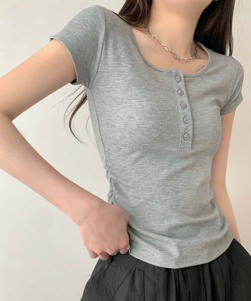 2ly2(トゥーリートゥー)の「リブ素材 ヘンリーネック 半袖カットソー フィットシルエット Tシャツ(Tシャツ/カットソー・レディース・グレー/ホワイト/ブラック・FREE)」の16枚目の写真