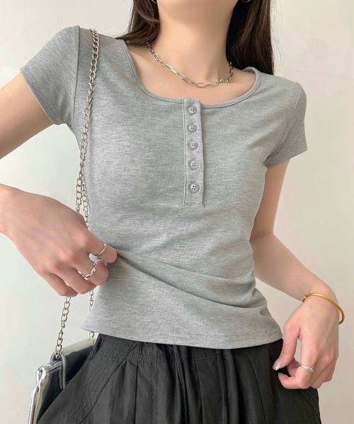 2ly2(トゥーリートゥー)の「リブ素材 ヘンリーネック 半袖カットソー フィットシルエット Tシャツ(Tシャツ/カットソー・レディース・グレー/ホワイト/ブラック・FREE)」の18枚目の写真