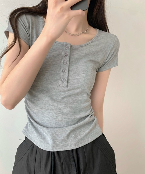 2ly2(トゥーリートゥー)の「リブ素材 ヘンリーネック 半袖カットソー フィットシルエット Tシャツ(Tシャツ/カットソー・レディース・グレー/ホワイト/ブラック・FREE)」の20枚目の写真