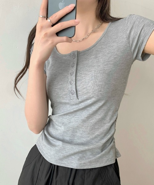 2ly2(トゥーリートゥー)の「リブ素材 ヘンリーネック 半袖カットソー フィットシルエット Tシャツ(Tシャツ/カットソー・レディース・グレー/ホワイト/ブラック・FREE)」の21枚目の写真