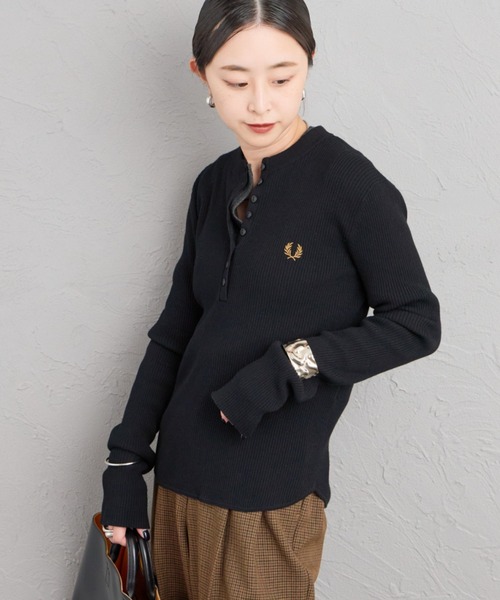 FRED PERRY（フレッドペリー）の「[FRED PERRY/フレッドペリー] 別注 ワンポイントロゴ刺繍 ヘンリーネックリブニット（ニット/セーター・レディース・ブラウン/オートミール/ブラック・8/10）」の16枚目の写真