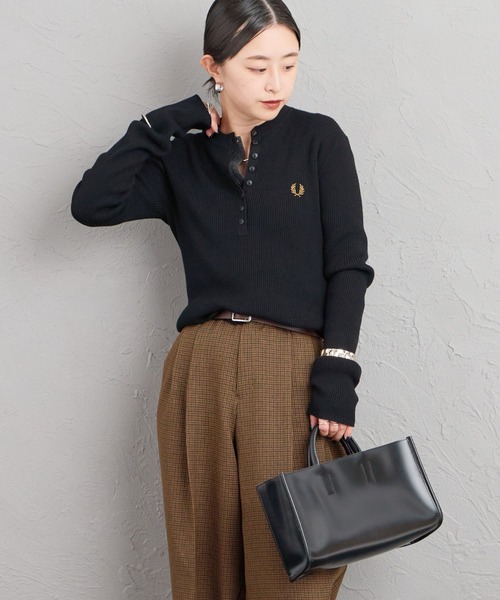 FRED PERRY（フレッドペリー）の「[FRED PERRY/フレッドペリー] 別注 ワンポイントロゴ刺繍 ヘンリーネックリブニット（ニット/セーター・レディース・ブラウン/オートミール/ブラック・8/10）」の17枚目の写真