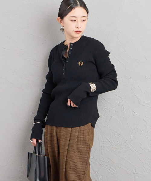 FRED PERRY（フレッドペリー）の「[FRED PERRY/フレッドペリー] 別注 ワンポイントロゴ刺繍 ヘンリーネックリブニット（ニット/セーター・レディース・ブラウン/オートミール/ブラック・8/10）」の21枚目の写真