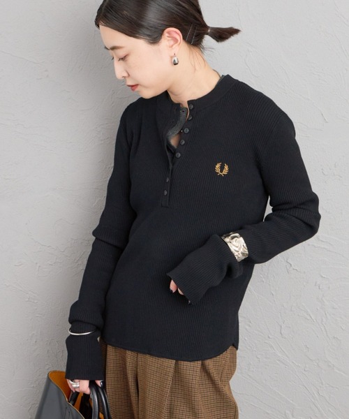 FRED PERRY（フレッドペリー）の「[FRED PERRY/フレッドペリー] 別注 ワンポイントロゴ刺繍 ヘンリーネックリブニット（ニット/セーター・レディース・ブラウン/オートミール/ブラック・8/10）」の15枚目の写真