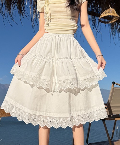 AMAJI(アマジ)の「レース ティアード Aラインスカート(スカート・レディース・ホワイト・SMALL/MEDIUM/LARGE/X-LARGE)」の2枚目の写真