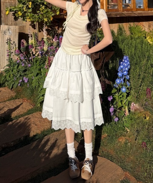 AMAJI(アマジ)の「レース ティアード Aラインスカート(スカート・レディース・ホワイト・SMALL/MEDIUM/LARGE/X-LARGE)」の3枚目の写真