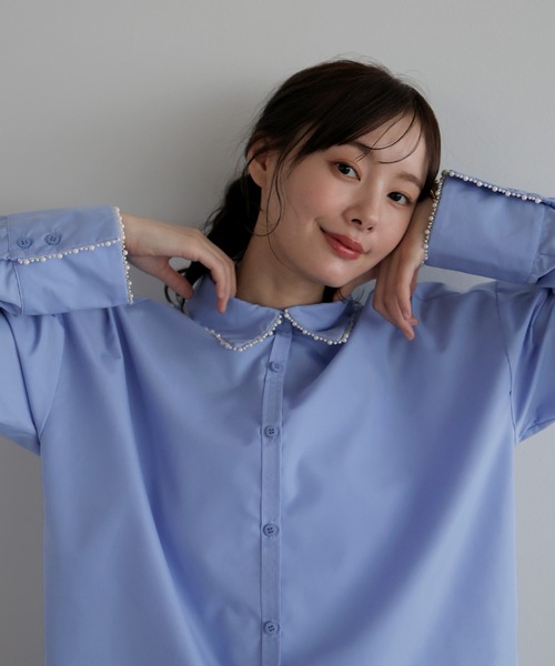 AMUU. PRECIEUSE(アムープレシューズ)の「パールカラーカフスシャツ(シャツ/ブラウス・レディース・ブルー/ブラック/オフホワイト・FREE)」の1枚目の写真