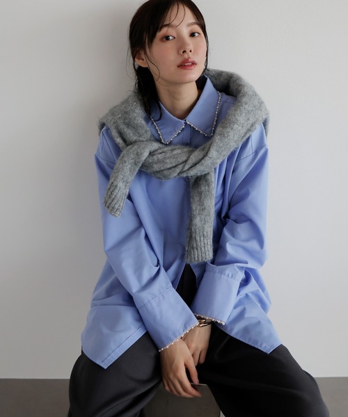 AMUU. PRECIEUSE(アムープレシューズ)の「パールカラーカフスシャツ(シャツ/ブラウス・レディース・ブルー/ブラック/オフホワイト・FREE)」の7枚目の写真