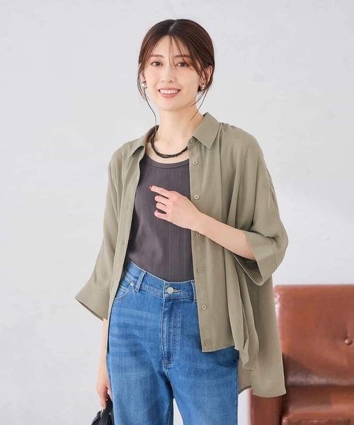 a.v.v(アーヴェヴェ)の「さらっと涼しい 楊柳ドルマンシャツ【2WAY/イージーケア】(シャツ/ブラウス・レディース・ブラウン/カーキ/ブラック・39)」の4枚目の写真
