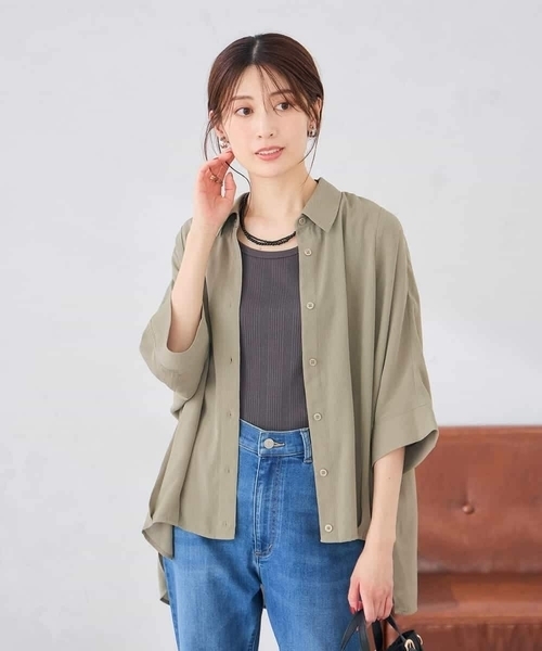 a.v.v(アーヴェヴェ)の「さらっと涼しい 楊柳ドルマンシャツ【2WAY/イージーケア】(シャツ/ブラウス・レディース・ブラウン/カーキ/ブラック・39)」の5枚目の写真