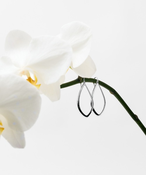 UNITED JEWELS-ef-(ユナイテッドジュエルズイフ)の「Leaf Design hook pierce(ピアス(両耳用)・レディース・シルバー/イエローゴールド・FREE)」の8枚目の写真