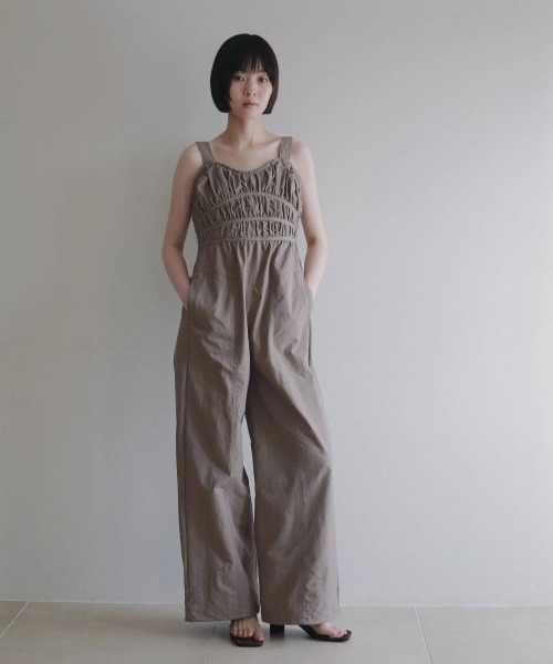anuke（アンヌーク）の「anuke Gather Wide Combinaison（ワンピース・レディース・ブラック/ベージュ・38/36）」の5枚目の写真