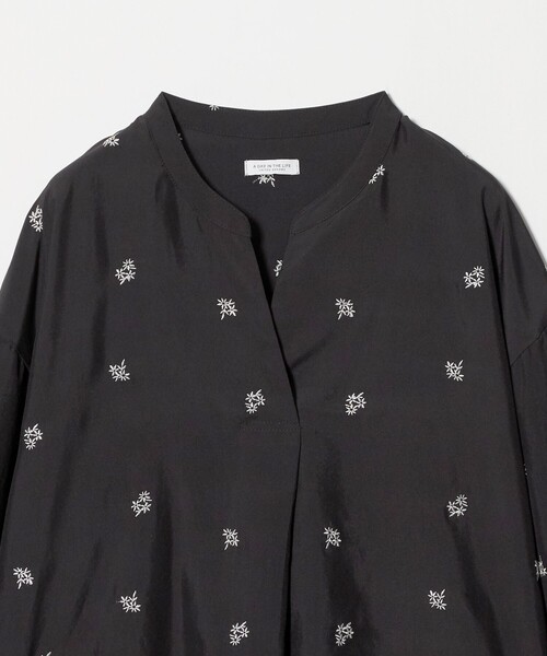 A DAY IN THE LIFE UNITED ARROWS(アデイインザライフユナイテッドアローズ)の「エンブロイダリースキッパーシャツ <A DAY IN THE LIFE>(シャツ/ブラウス・レディース・ダークブラウン/ブラック/ベージュ・FREE)」の6枚目の写真