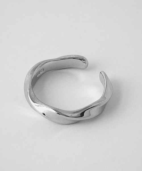 NOEL(ノエル)の「Twist Ring Ⅱ #078 フリーサイズリング(リング・メンズ・シルバー・FREE)」の2枚目の写真