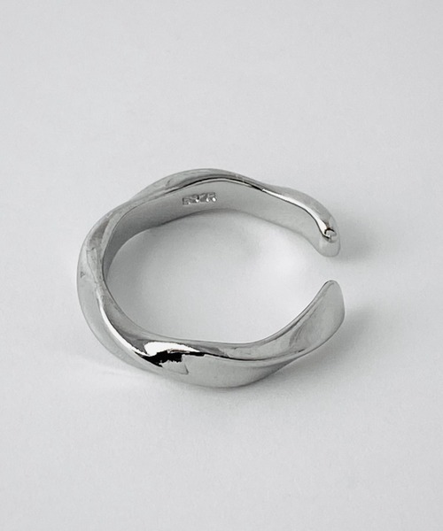 NOEL(ノエル)の「Twist Ring Ⅱ #078 フリーサイズリング(リング・メンズ・シルバー・FREE)」の3枚目の写真