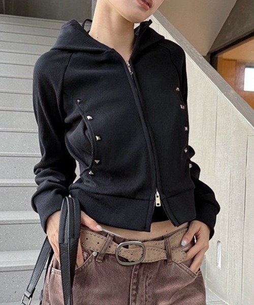 Vipoa(ヴィポア)の「studs zip up hoodie(パーカー・レディース・ブラック/グレー・FREE)」の4枚目の写真