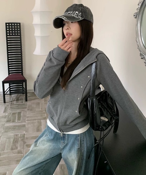 Vipoa(ヴィポア)の「studs zip up hoodie(パーカー・レディース・ブラック/グレー・FREE)」の14枚目の写真