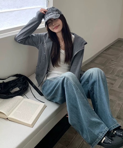 Vipoa(ヴィポア)の「studs zip up hoodie(パーカー・レディース・ブラック/グレー・FREE)」の16枚目の写真