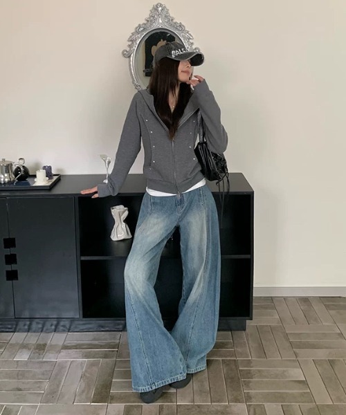 Vipoa(ヴィポア)の「studs zip up hoodie(パーカー・レディース・ブラック/グレー・FREE)」の19枚目の写真