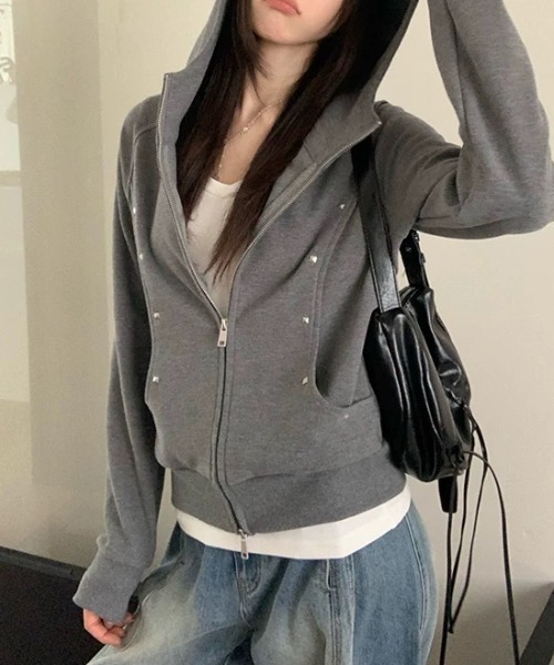 Vipoa(ヴィポア)の「studs zip up hoodie(パーカー・レディース・ブラック/グレー・FREE)」の20枚目の写真