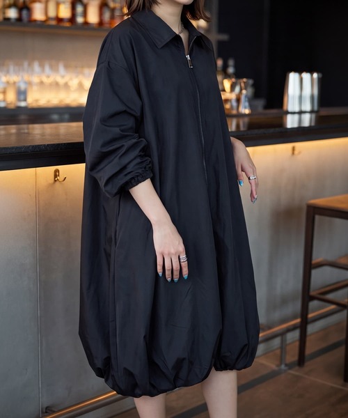 STYLE DELI(スタイルデリ)の「【DELI by】エアリーバルーンヘムZIPシャツワンピース(ワンピース・レディース・ブラック・M)」の4枚目の写真