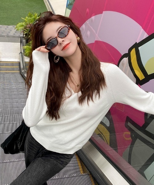 yuue' ( wear )（ユーイ）の「Vネックリブニットトップス/きれいめオフィスカジュアル（ニット/セーター・レディース・アイボリー/ホワイト/グレー/ダークブラウン/ブラック・FREE）」の7枚目の写真