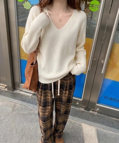 yuue' ( wear )（ユーイ）の「Vネックリブニットトップス/きれいめオフィスカジュアル（ニット/セーター・レディース・アイボリー/ホワイト/グレー/ダークブラウン/ブラック・FREE）」の11枚目の写真