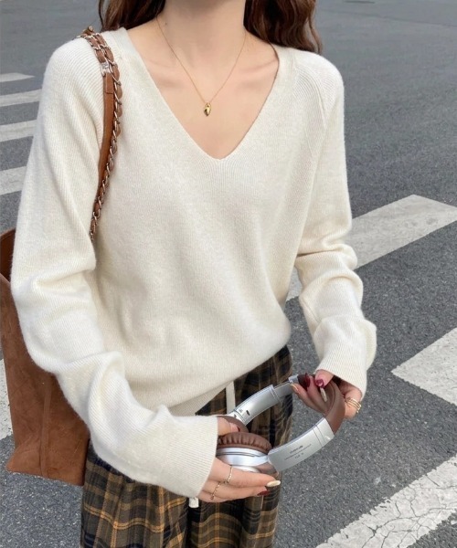 yuue' ( wear )（ユーイ）の「Vネックリブニットトップス/きれいめオフィスカジュアル（ニット/セーター・レディース・アイボリー/ホワイト/グレー/ダークブラウン/ブラック・FREE）」の12枚目の写真