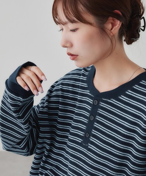 DISCOAT(ディスコート)の「【Enlude】ワッフルボーダーヘンリーネックロンT《ユニセックス》(Tシャツ/カットソー・レディース・ネイビー/アイボリー・MEDIUM/LARGE)」の3枚目の写真
