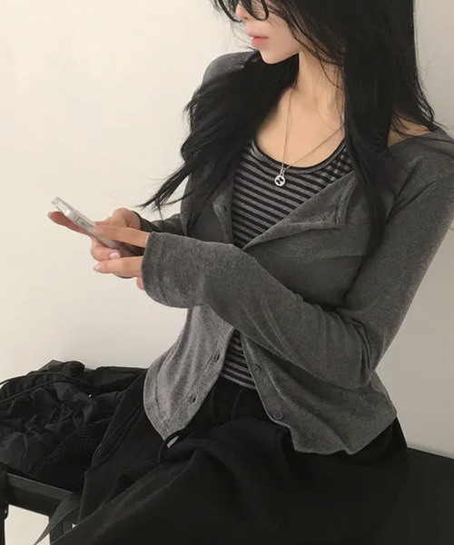 VIVID LADY（ビビッドレディー）の「ボーダーホルターネックドッキング カーディガン風プルオーバートップス（Tシャツ/カットソー・レディース・ブラック/チャコールグレー・FREE）」の3枚目の写真