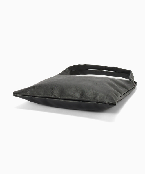 OSKR（オーエスケーアール）の「OSKR / オーエスケーアール 別注 ONE SHOULDER BAG（ショルダーバッグ・メンズ・ブラウン/ブラック・FREE）」の5枚目の写真