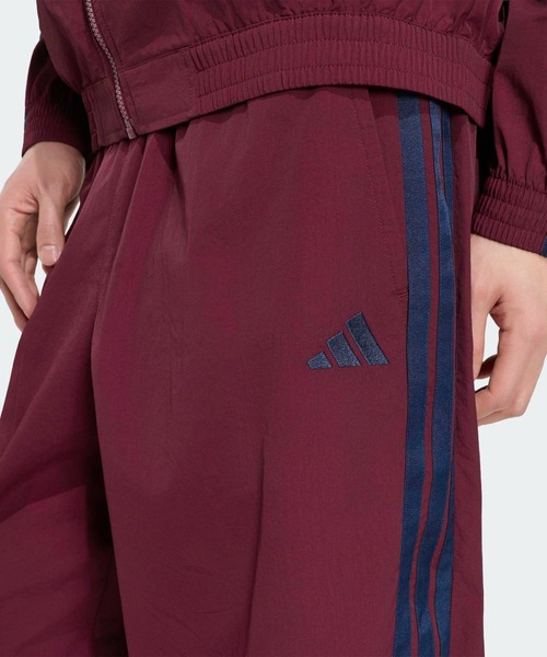 adidas(アディダス)の「スタジアム ライト ツイル ルーズフィット ストレートレッグ パンツ / アディダス adidas(その他パンツ・メンズ・レッド・MEDIUM/LARGE/3XL/XX-LARGE/SMALL/X-LARGE)」の3枚目の写真
