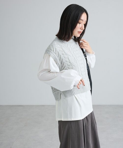 Green Parks(グリーンパークス)の「SET2点ケーブルニットベストTブラウス(ニット/セーター・レディース・ブラック/アイボリー/ライトグレー・FREE)」の4枚目の写真