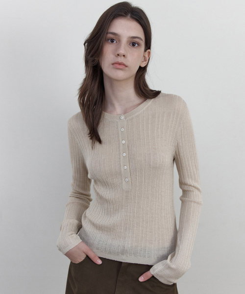 WEDNESDAYOASISFORWOMEN(ウェンズデー オアシス フォー ウーマン)の「ベロ リブ ヘンリーネック ニット_LIGHT BEIGE(WCB6KN115)(ニット/セーター・レディース・ライトベージュ・FREE)」の2枚目の写真